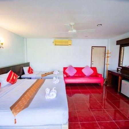 Готель Oyo 343 Wanna Marine Patong Екстер'єр фото