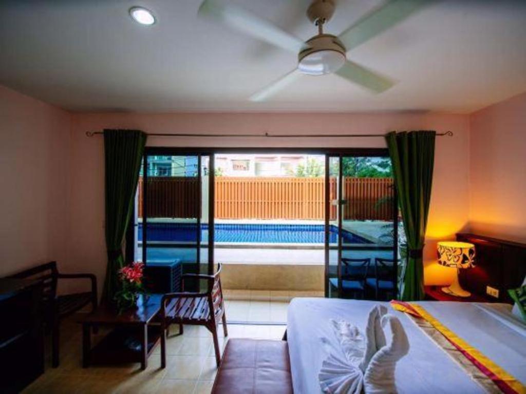 Готель Oyo 343 Wanna Marine Patong Екстер'єр фото