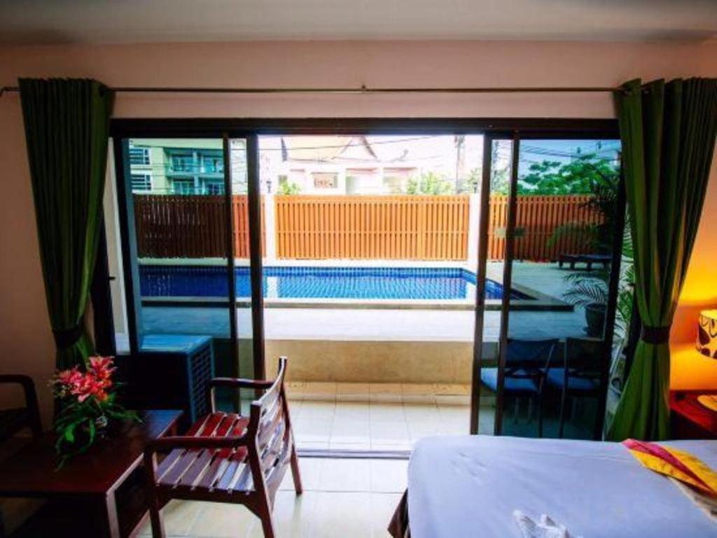 Готель Oyo 343 Wanna Marine Patong Екстер'єр фото
